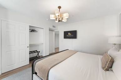 Villa Solara: Luxe Escape with Pool, Putting Green, Firepit Cabana, Gym & Game Room image 34