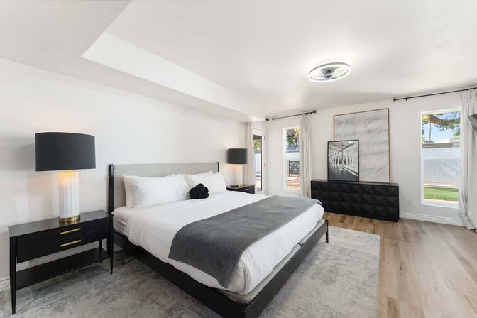 Villa Solara: Luxe Escape with Pool, Putting Green, Firepit Cabana, Gym & Game Room image 28