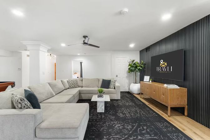 Villa Solara: Luxe Escape with Pool, Putting Green, Firepit Cabana, Gym & Game Room image 13