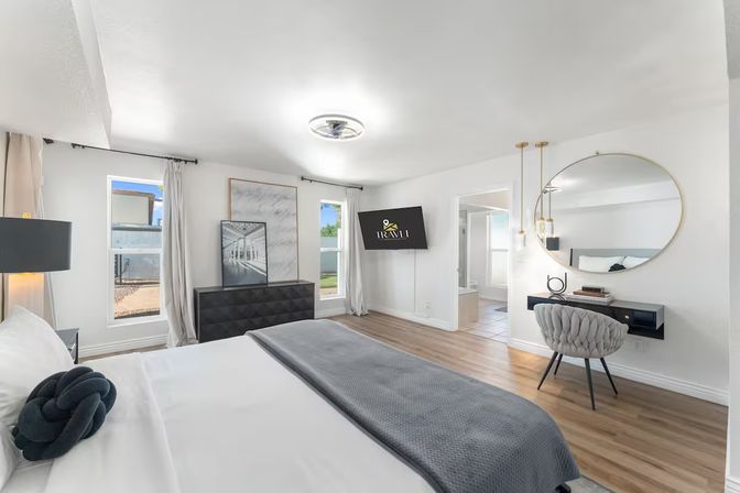 Villa Solara: Luxe Escape with Pool, Putting Green, Firepit Cabana, Gym & Game Room image 29