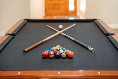 Villa Solara: Luxe Escape with Pool, Putting Green, Firepit Cabana, Gym & Game Room image 4