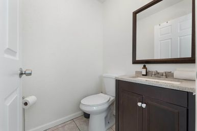 Villa Solara: Luxe Escape with Pool, Putting Green, Firepit Cabana, Gym & Game Room image 42