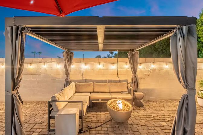 Villa Solara: Luxe Escape with Pool, Putting Green, Firepit Cabana, Gym & Game Room image 6