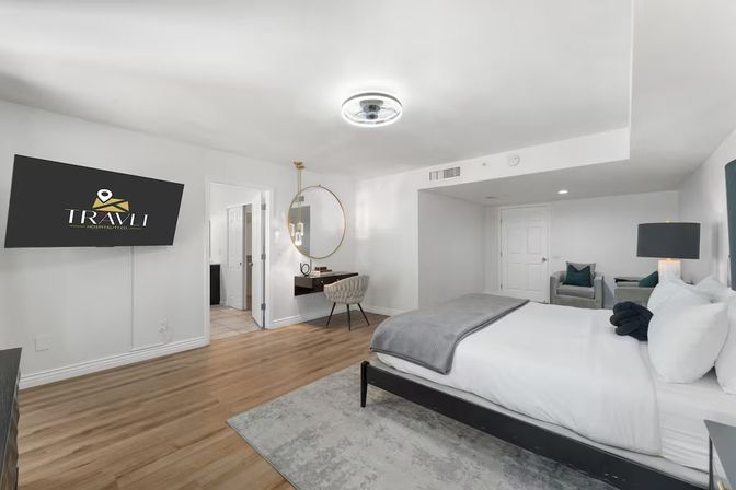 Villa Solara: Luxe Escape with Pool, Putting Green, Firepit Cabana, Gym & Game Room image 25
