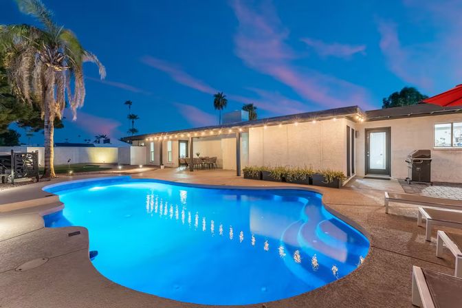 Villa Solara: Luxe Escape with Pool, Putting Green, Firepit Cabana, Gym & Game Room image 47