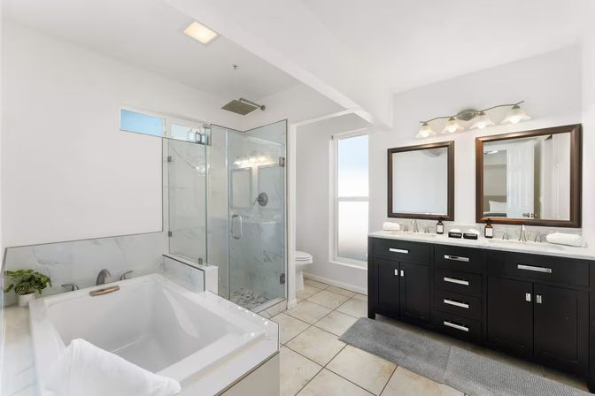 Villa Solara: Luxe Escape with Pool, Putting Green, Firepit Cabana, Gym & Game Room image 30