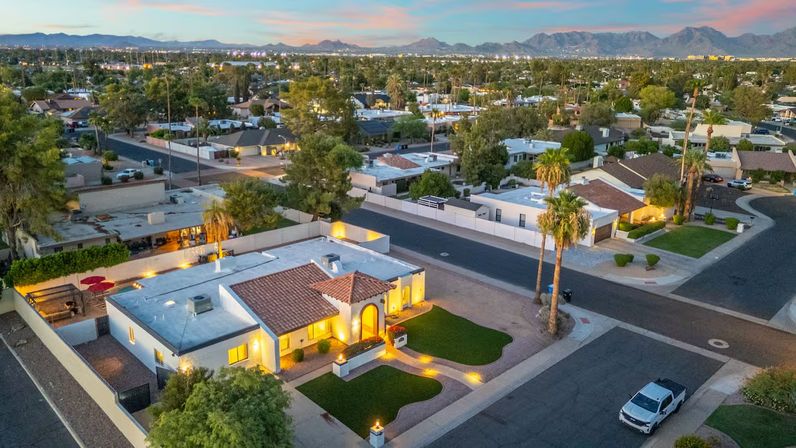 Villa Solara: Luxe Escape with Pool, Putting Green, Firepit Cabana, Gym & Game Room image 54