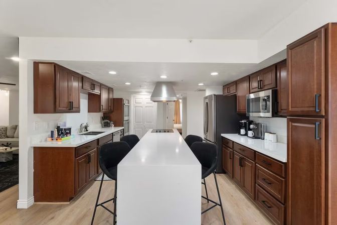 Villa Solara: Luxe Escape with Pool, Putting Green, Firepit Cabana, Gym & Game Room image 18