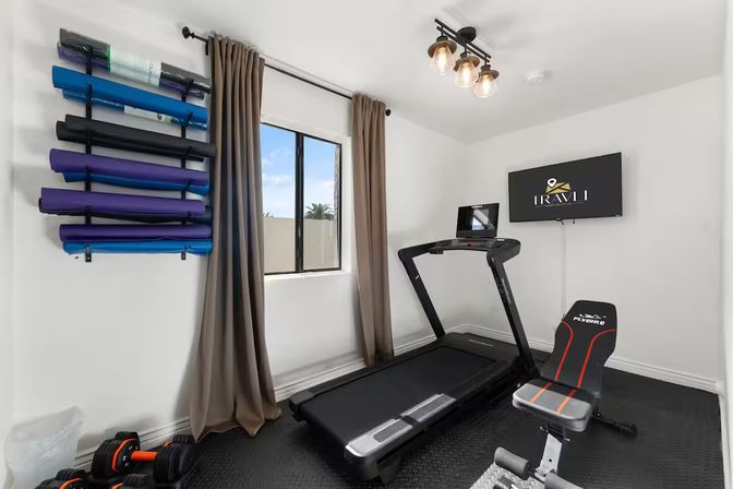 Villa Solara: Luxe Escape with Pool, Putting Green, Firepit Cabana, Gym & Game Room image 44