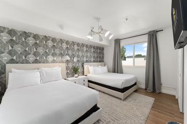 Villa Solara: Luxe Escape with Pool, Putting Green, Firepit Cabana, Gym & Game Room image 38