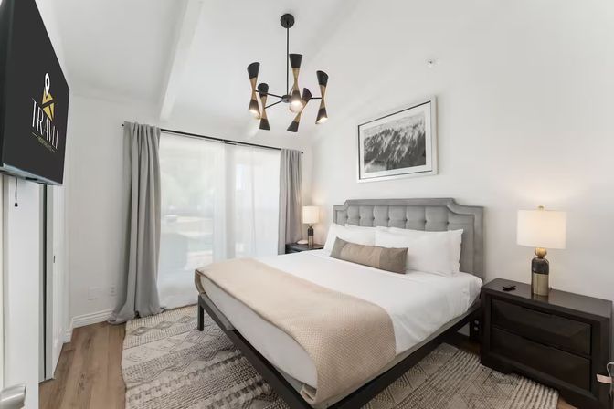 Villa Solara: Luxe Escape with Pool, Putting Green, Firepit Cabana, Gym & Game Room image 33