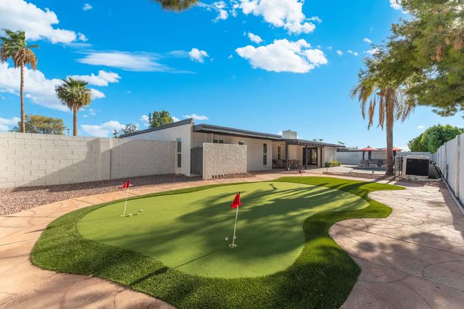 Villa Solara: Luxe Escape with Pool, Putting Green, Firepit Cabana, Gym & Game Room image 2
