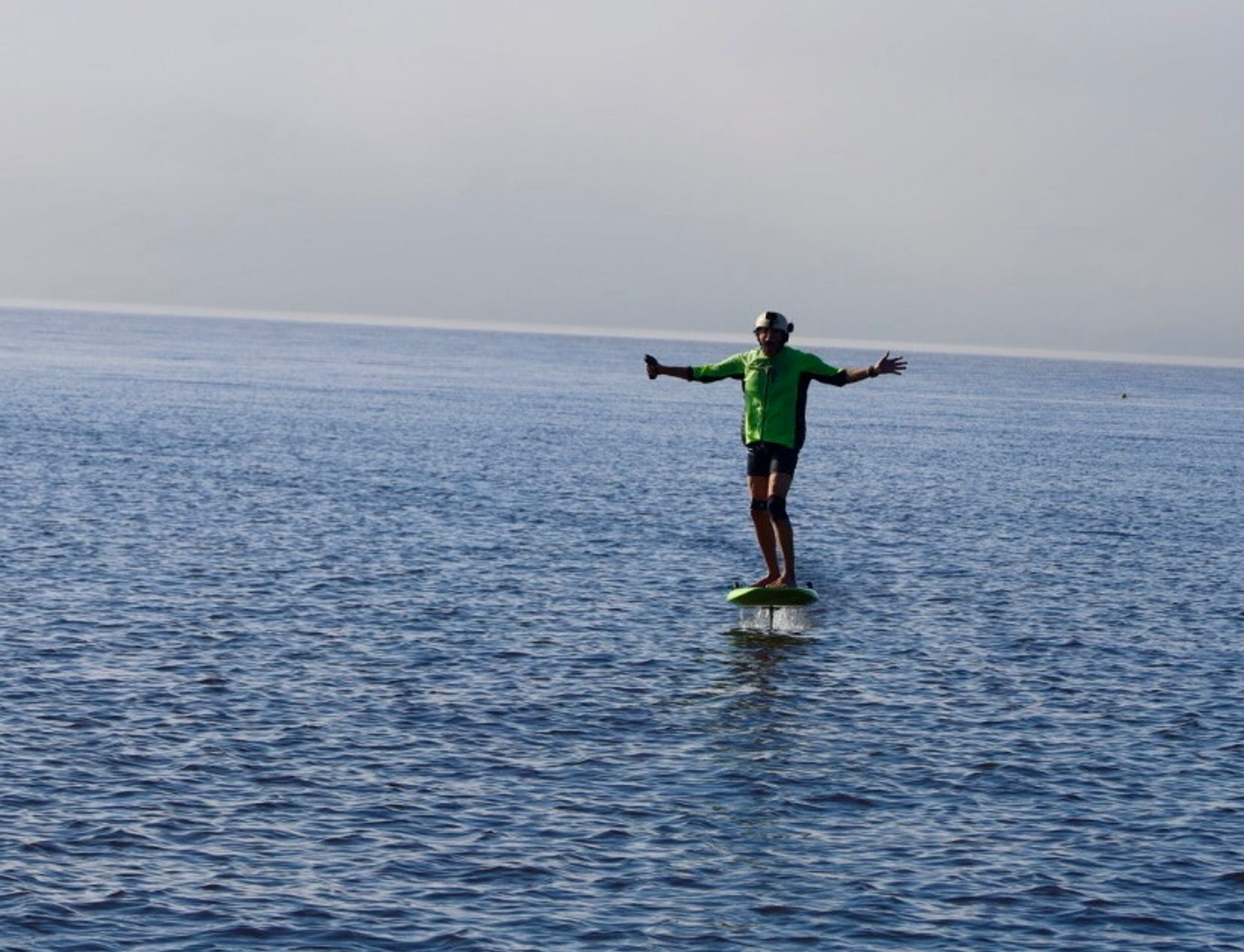 Thrilling Efoil Experience: Learn to Ride Above the Waves! image 1