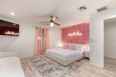 Love Oasis II: Luxury Vacation Home with Pool + Spa, Chic Decor & Secret Photo Booth image 22