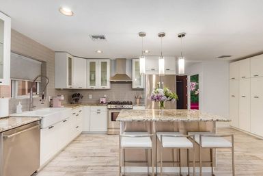 Love Oasis II: Luxury Vacation Home with Pool + Spa, Chic Decor & Secret Photo Booth image 31