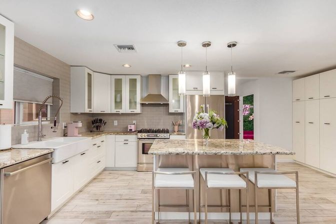 Love Oasis II: Luxury Vacation Home with Pool + Spa, Chic Decor & Secret Photo Booth image 31