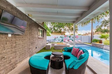Love Oasis II: Luxury Vacation Home with Pool + Spa, Chic Decor & Secret Photo Booth image 13
