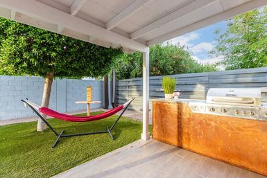Love Oasis II: Luxury Vacation Home with Pool + Spa, Chic Decor & Secret Photo Booth image 14