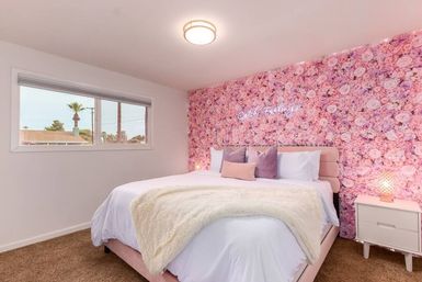 Love Oasis II: Luxury Vacation Home with Pool + Spa, Chic Decor & Secret Photo Booth image 24