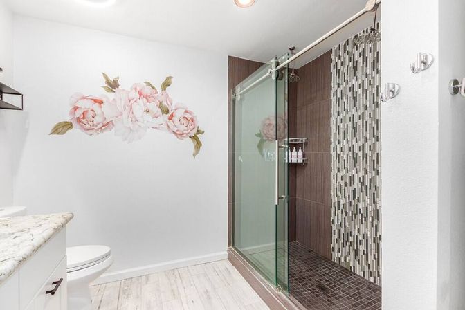 Love Oasis II: Luxury Vacation Home with Pool + Spa, Chic Decor & Secret Photo Booth image 26
