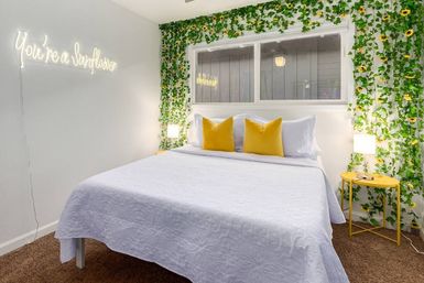 Love Oasis II: Luxury Vacation Home with Pool + Spa, Chic Decor & Secret Photo Booth image 23