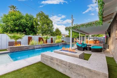 Love Oasis II: Luxury Vacation Home with Pool + Spa, Chic Decor & Secret Photo Booth image 4