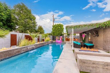 Love Oasis II: Luxury Vacation Home with Pool + Spa, Chic Decor & Secret Photo Booth image 34