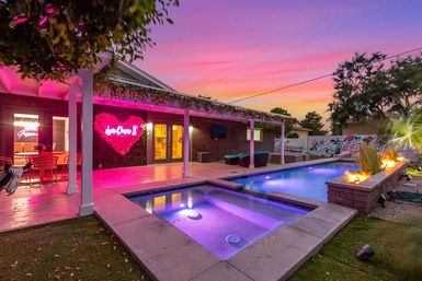 Love Oasis II: Luxury Vacation Home with Pool + Spa, Chic Decor & Secret Photo Booth image 11