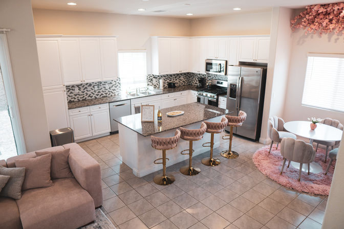 The Bachelorette Paradise I: Chic Getaway for 8 Guests image 7