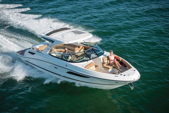35' Sea Ray SLX Yacht Charter on Lake Michigan with Chicago Skyline Views image 7