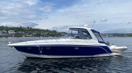 35' Sea Ray SLX Yacht Charter on Lake Michigan with Chicago Skyline Views image 4