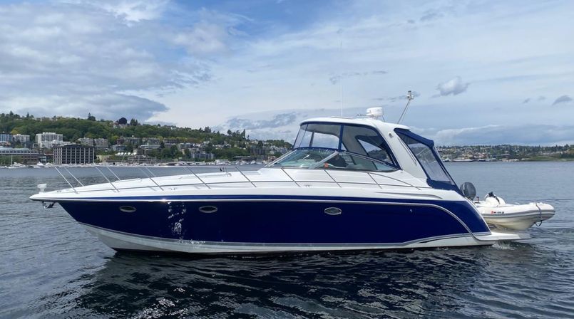 35' Sea Ray SLX Yacht Charter on Lake Michigan with Chicago Skyline Views image 4