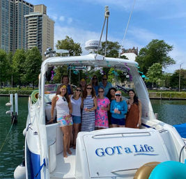 35' Sea Ray SLX Yacht Charter on Lake Michigan with Chicago Skyline Views image 5