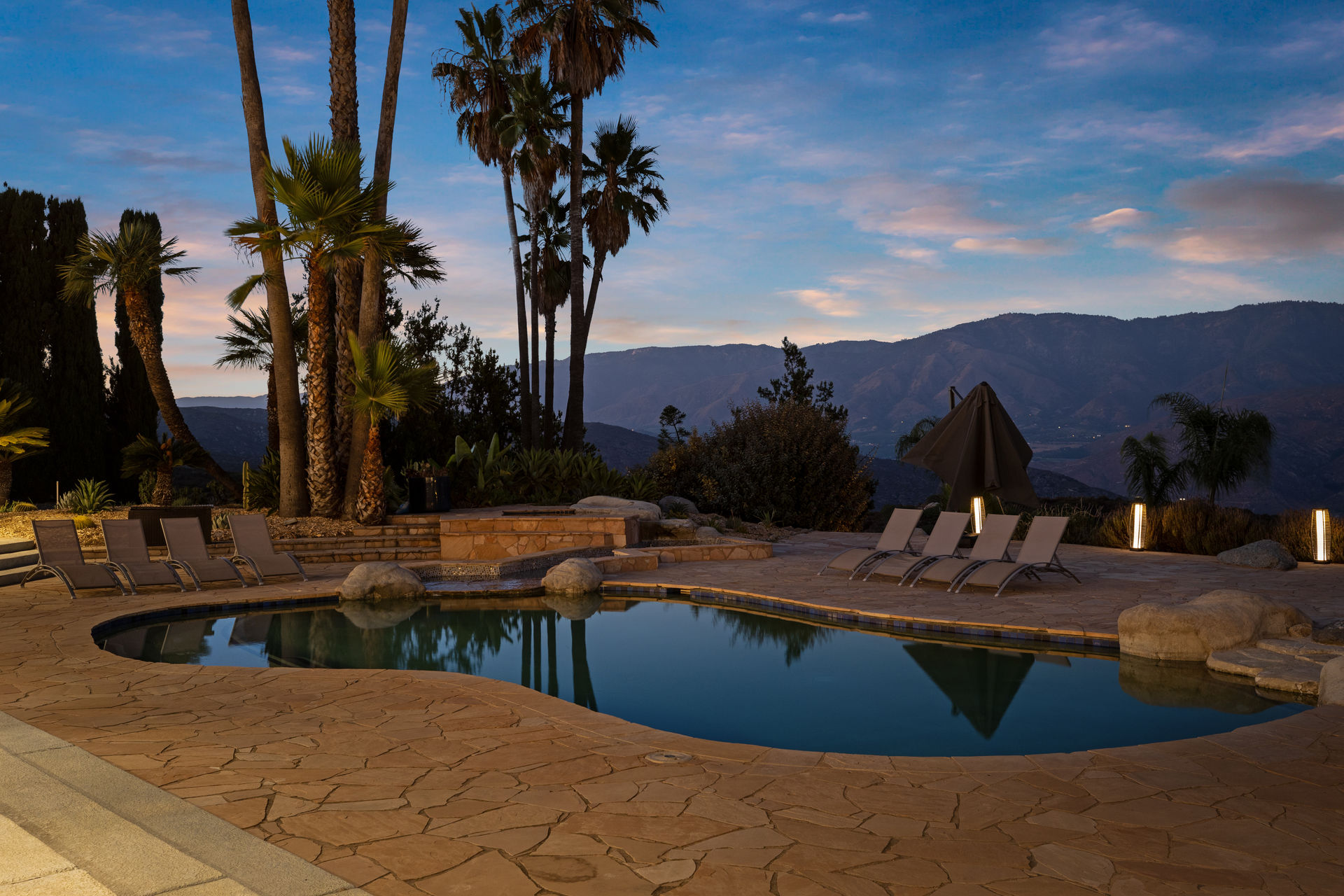 Wander Dia Del Sol: 7 BR Ranch-Style Retreat image 2