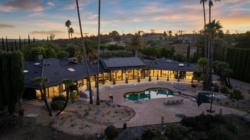 Wander Dia Del Sol: 7 BR Ranch-Style Retreat image 3