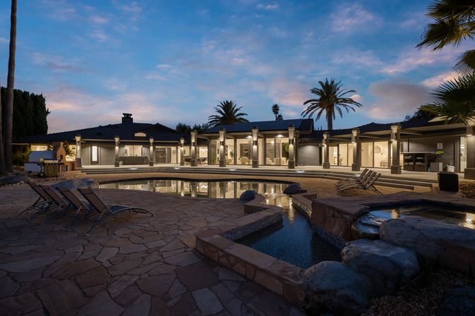 Wander Dia Del Sol: 7 BR Ranch-Style Retreat image 13