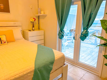 Ocean Front Private Estate: 7 Bedrooms & Pool (Sleeps 20) image 6