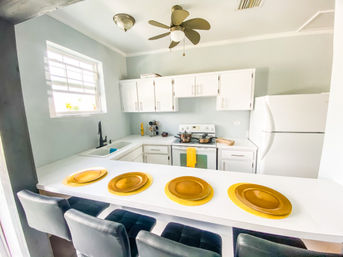 Ocean Front Private Estate: 7 Bedrooms & Pool (Sleeps 20) image 42