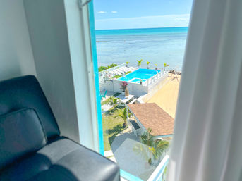 Ocean Front Private Estate: 7 Bedrooms & Pool (Sleeps 20) image 14