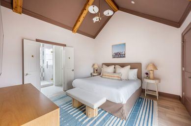 Designer 4-Bedroom House in the Heart of Downtown with Private Rooftop Terrace image 20