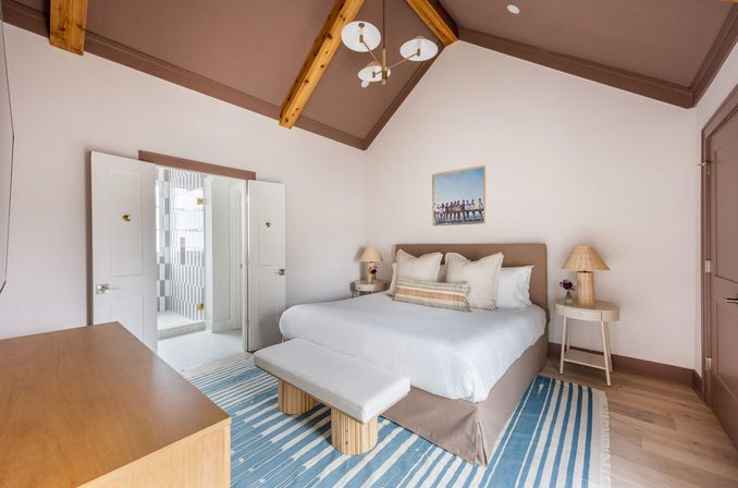 Designer 4-Bedroom House in the Heart of Downtown with Private Rooftop Terrace image 20