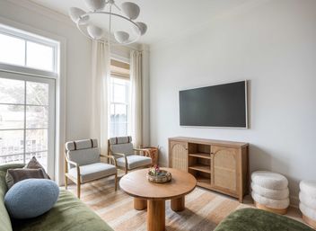 Designer 4-Bedroom House in the Heart of Downtown with Private Rooftop Terrace image 15