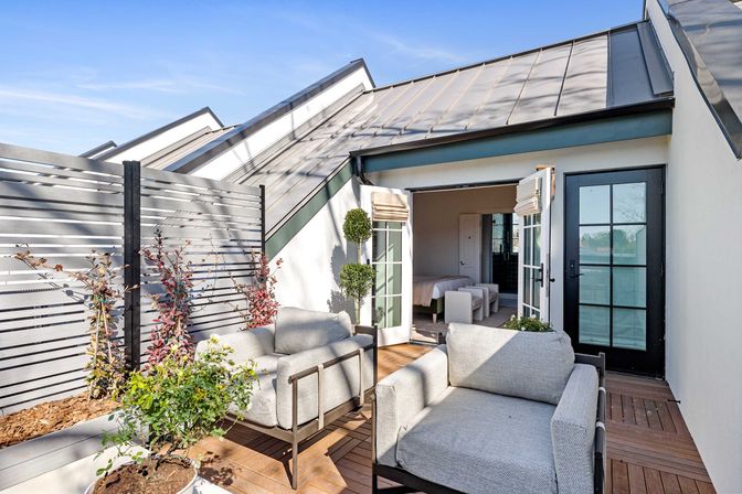 Designer 4-Bedroom House in the Heart of Downtown with Private Rooftop Terrace image 3