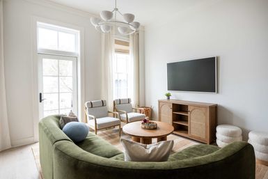 Designer 4-Bedroom House in the Heart of Downtown with Private Rooftop Terrace image 2