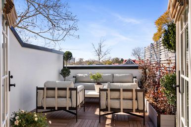 Designer 4-Bedroom House in the Heart of Downtown with Private Rooftop Terrace image 9