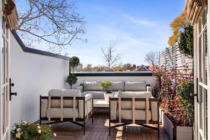Designer 4-Bedroom House in the Heart of Downtown with Private Rooftop Terrace image 9