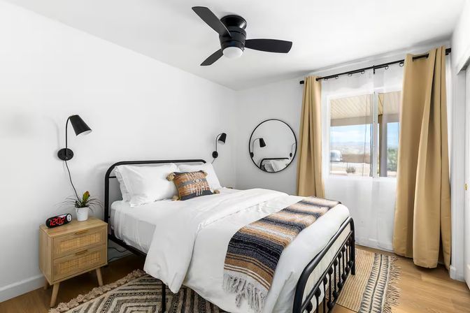 Desert Moon One Acre Property: Fully Fenced with Pickleball Court, Cowboy Pool, Hot Tub + Airstream image 14