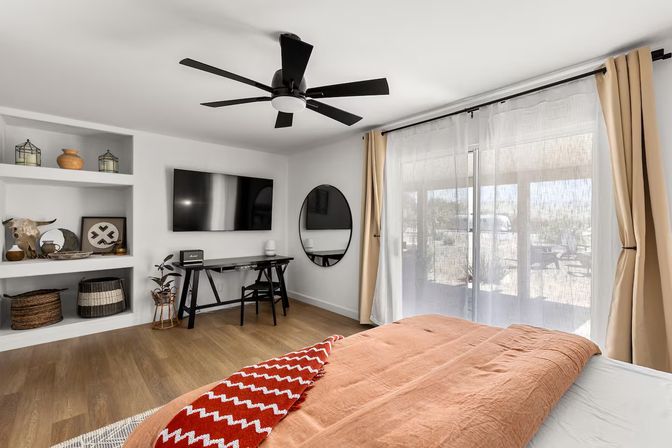 Desert Moon One Acre Property: Fully Fenced with Pickleball Court, Cowboy Pool, Hot Tub + Airstream image 22