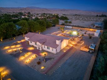 Desert Moon One Acre Property: Fully Fenced with Pickleball Court, Cowboy Pool, Hot Tub + Airstream image 33
