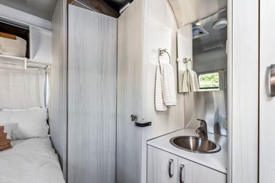 Desert Moon One Acre Property: Fully Fenced with Pickleball Court, Cowboy Pool, Hot Tub + Airstream image 37